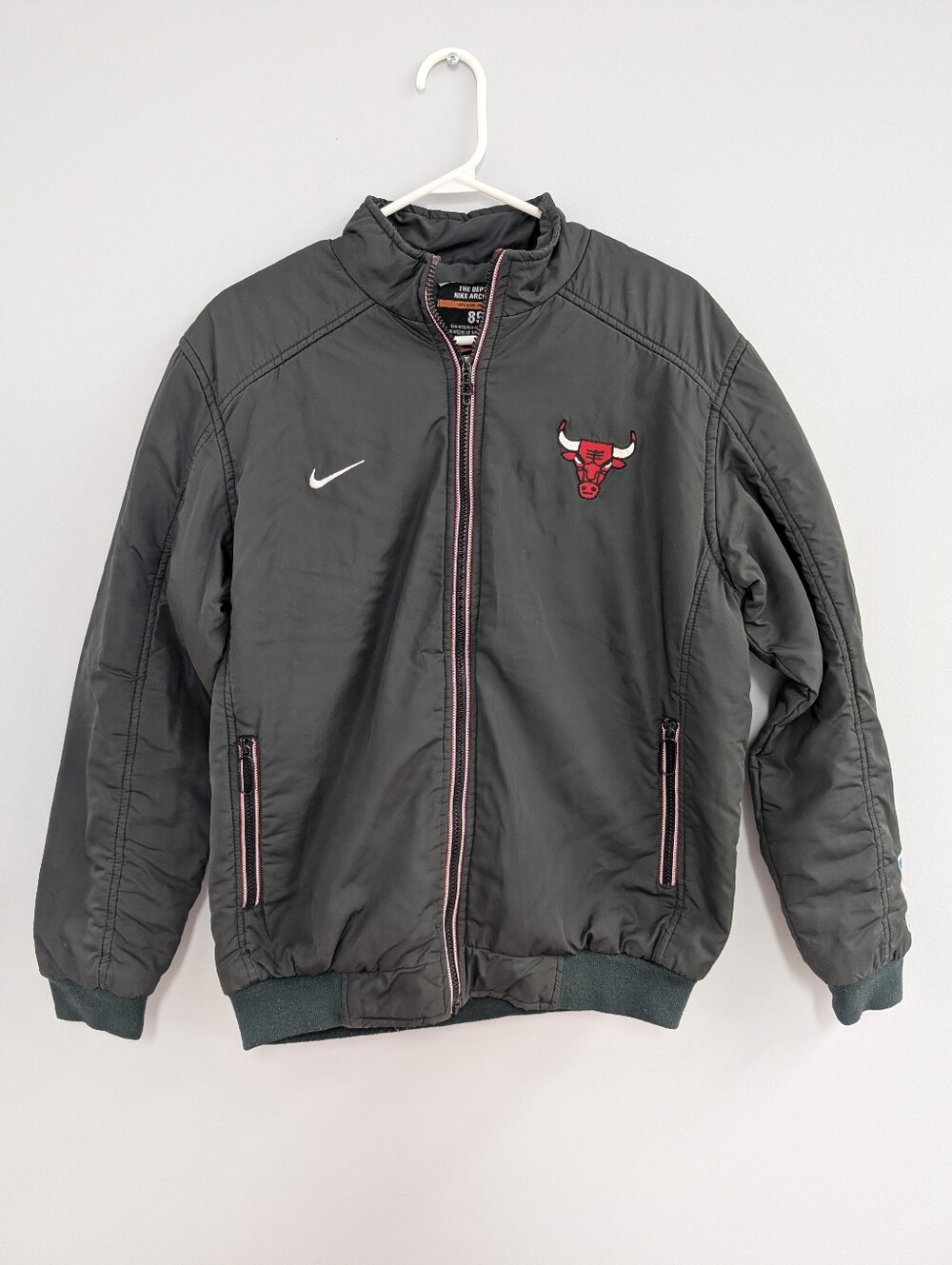 Vintage Nike Chicago Bulls Black Puffer Jacket with Red Logo